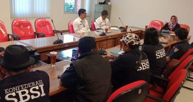 Serikat buruh KSBSI Gunungkidul wadul ke DPRD terkait program jaminan kesehatan yang terancam dicabut.