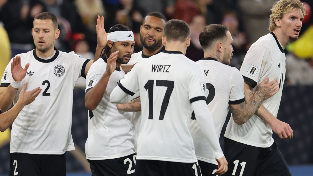 Para pemain Jerman rayakan kemenangan atas Luxembourg di Kualifikasi Piala Dunia