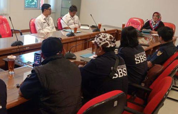 Serikat buruh KSBSI Gunungkidul menyampaikan ke DPRD ada sekitar 8.000 buruh yang terancam dicabut dari jaminan kesehatan (Jamkes).