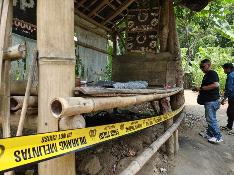TKP: Gubuk di daerah Dusun Gedongan Kidul, Bondowoso, Mertoyudan menjadi lokasi pesta miras yang menewaskan tujuh orang.