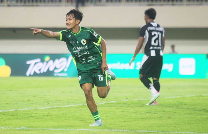 Dominikus Dion, Gelandang muda PSS Sleman.