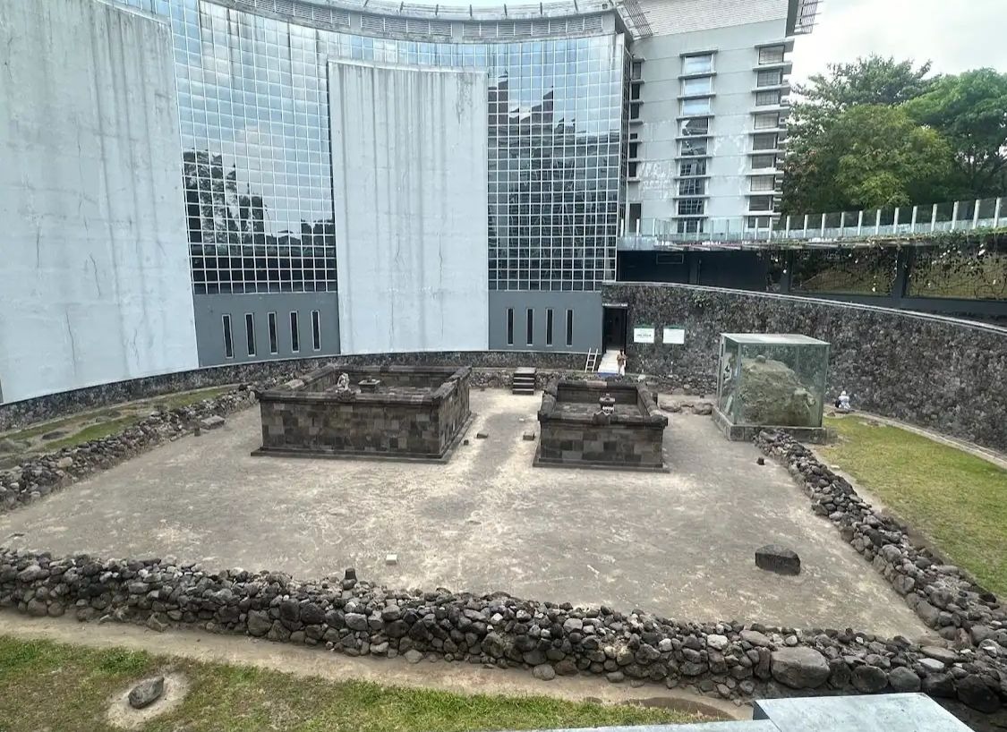 Candi Kimpulan di Kampus UII Yogyakarta