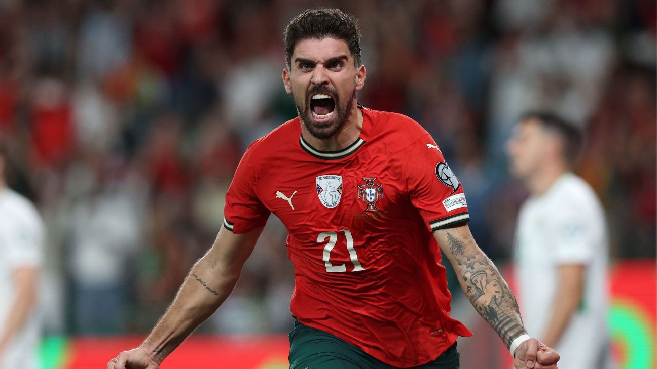 Selebrasi Ruben Neves setelah mencetak gol kemenangan bagi Portugal atas Irlandia