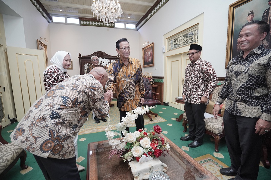 KUNJUNGAN: Pertemuan antara Bupati Batang dengan Gubernur DIY dalam rangka menelusuri kembali hubungan sejarah dengan Kasultanan Ngayogyakarta.