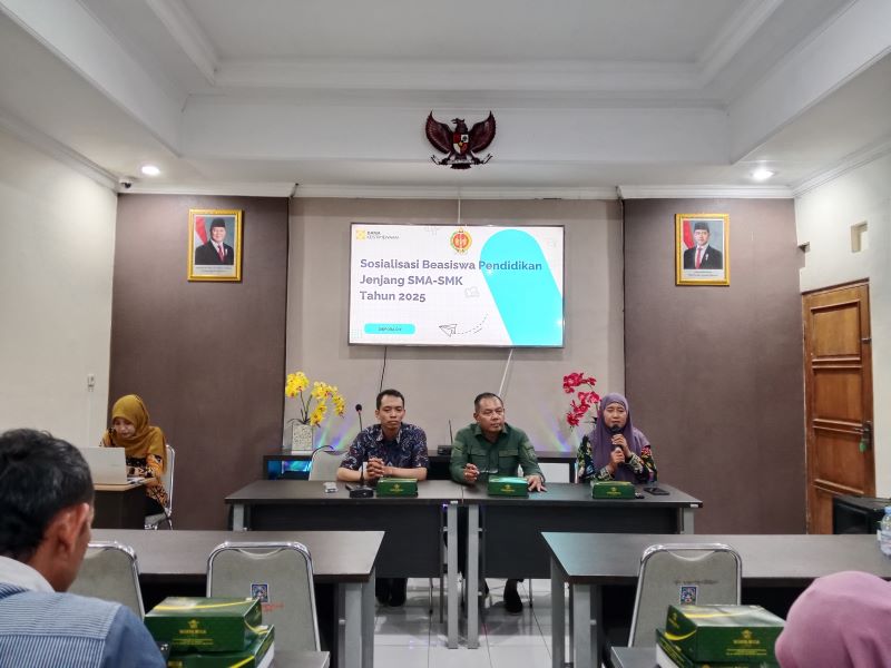 MUDAH DIAKSES: Sosialisasi beasiswa pendidikan menengah 2025 di Balai Kalurahan Ambarketawang, Gamping, Sleman Selasa (14/10).
