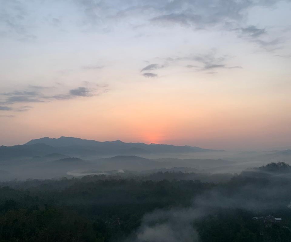 Pemandangan sunsrise di gunung ireng (Ni Made Shinta Apriliayani)