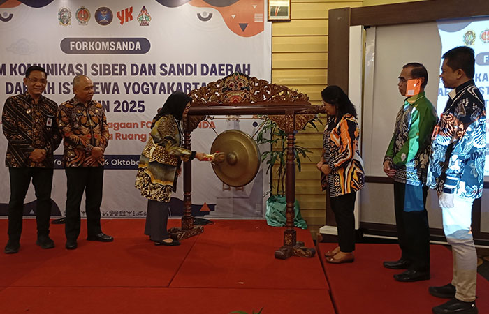 RESMI: Pembukaan pertemuan Forum Komunikasi Siber dan Sandi Daerah (Forkomsanda) se-DIY di Hotel New Saphir, Selasa (14/10).