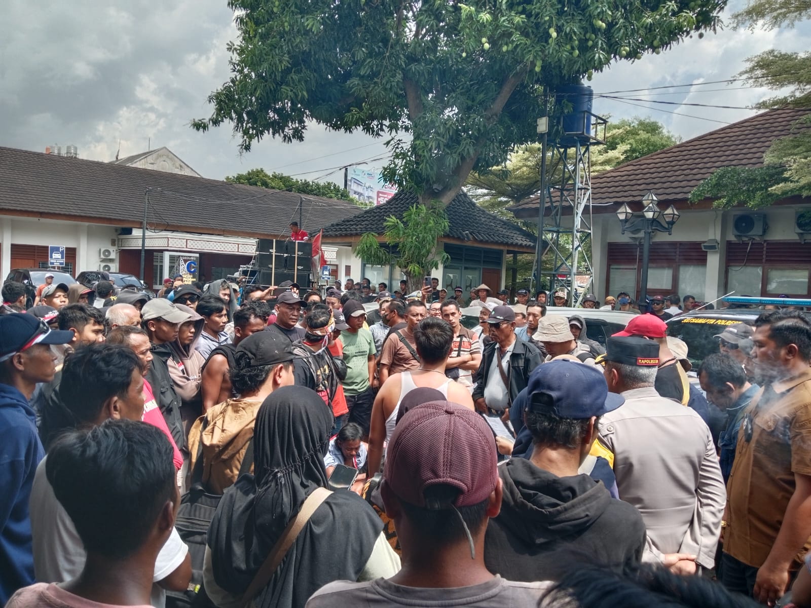 Demo penambang rakyat Sungai Progo