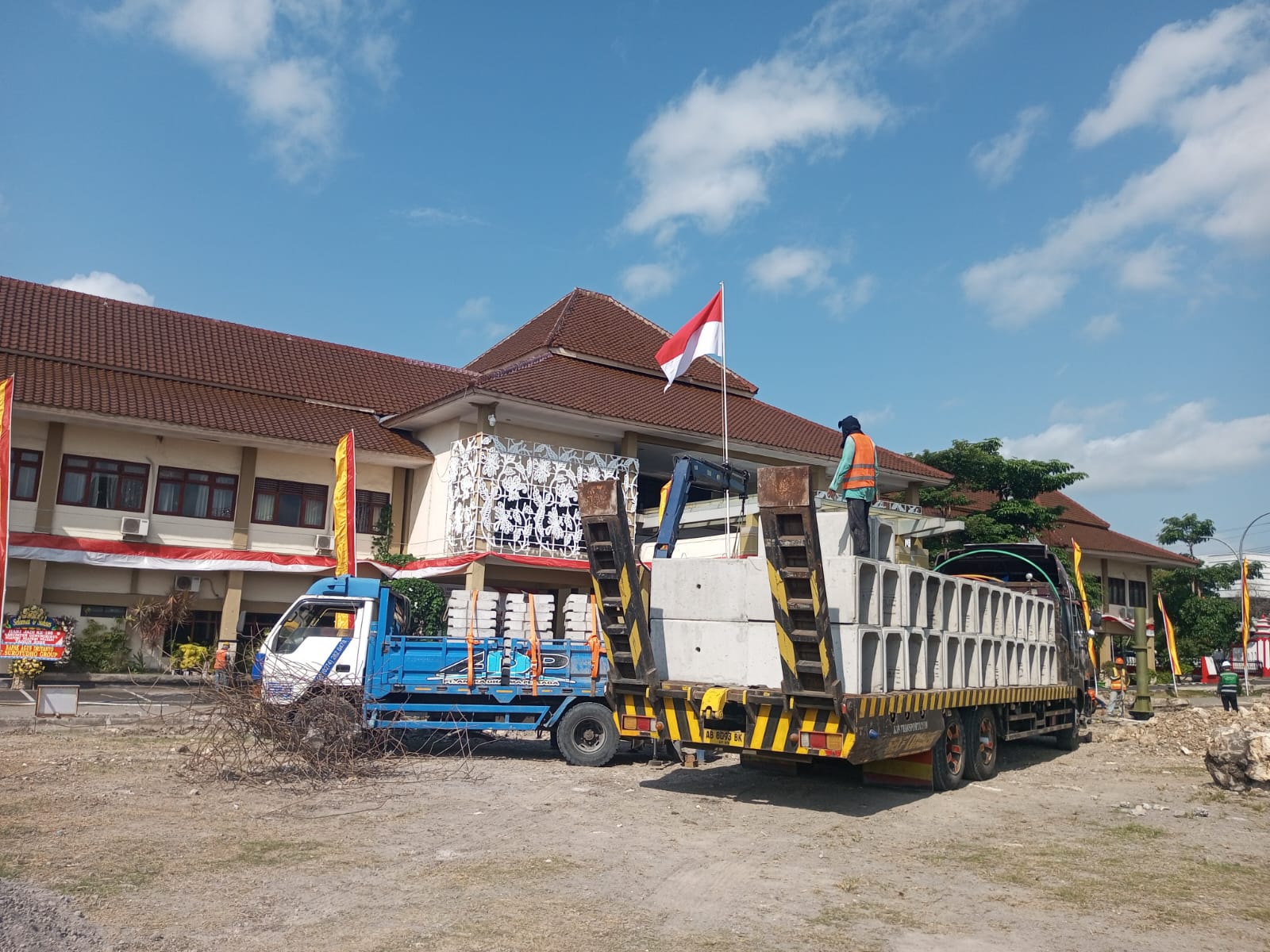 Pembangunan drainase di Alun-alun Wonosari menjadi tahap awal pembenahan wajah kota Gunungkidul.