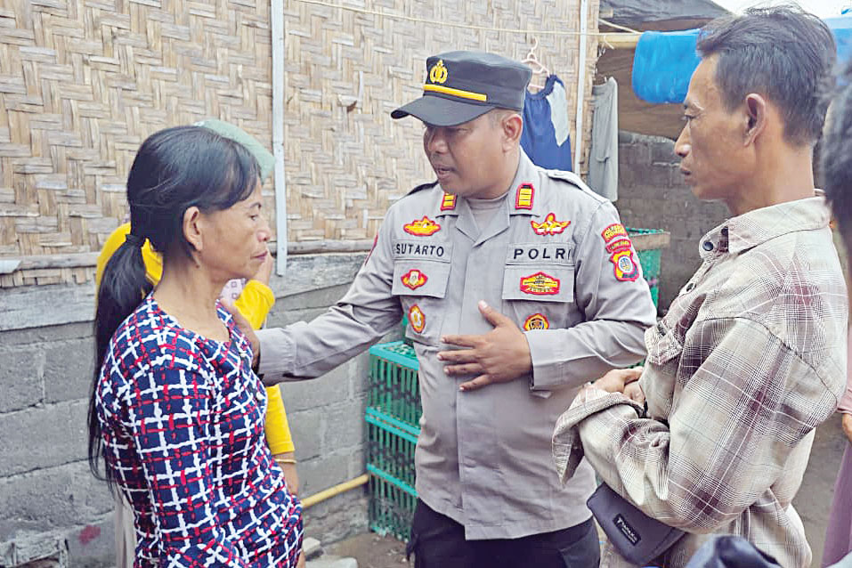 HARU: Suasana saat Sukinem, warga Wonogiri, Jawa Tengah, dipertemukan kembali dengan keluarganya setelah tujuh tahun berpisah pada Rabu (15/10).