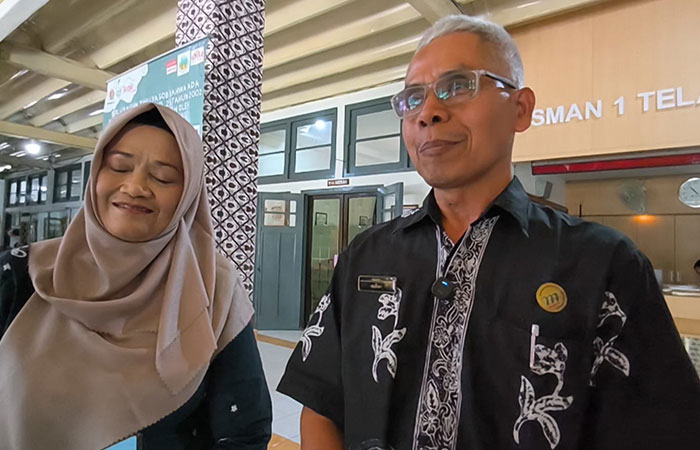 Kepala Sekolah SMAN 1 Jogja Ngadiya (kanan)