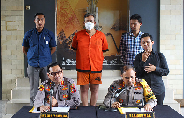 DITAHAN: Tersangka RM TPS alias KRT WD, 60, dalam kasus penipuan dan pemalsuan surat berkedok penerbitan surat kekancingan.