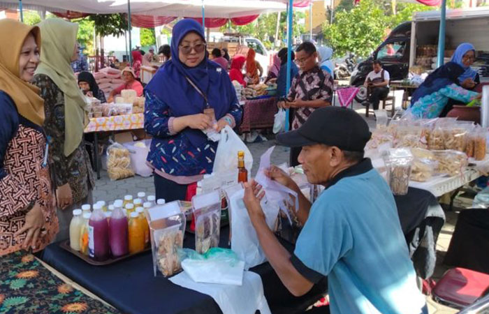 Gerakan Pangan Murah (GPM) dan Pasar Tani di gelar di halaman kantor DPP Gunungkidul, Kamis (16/10).