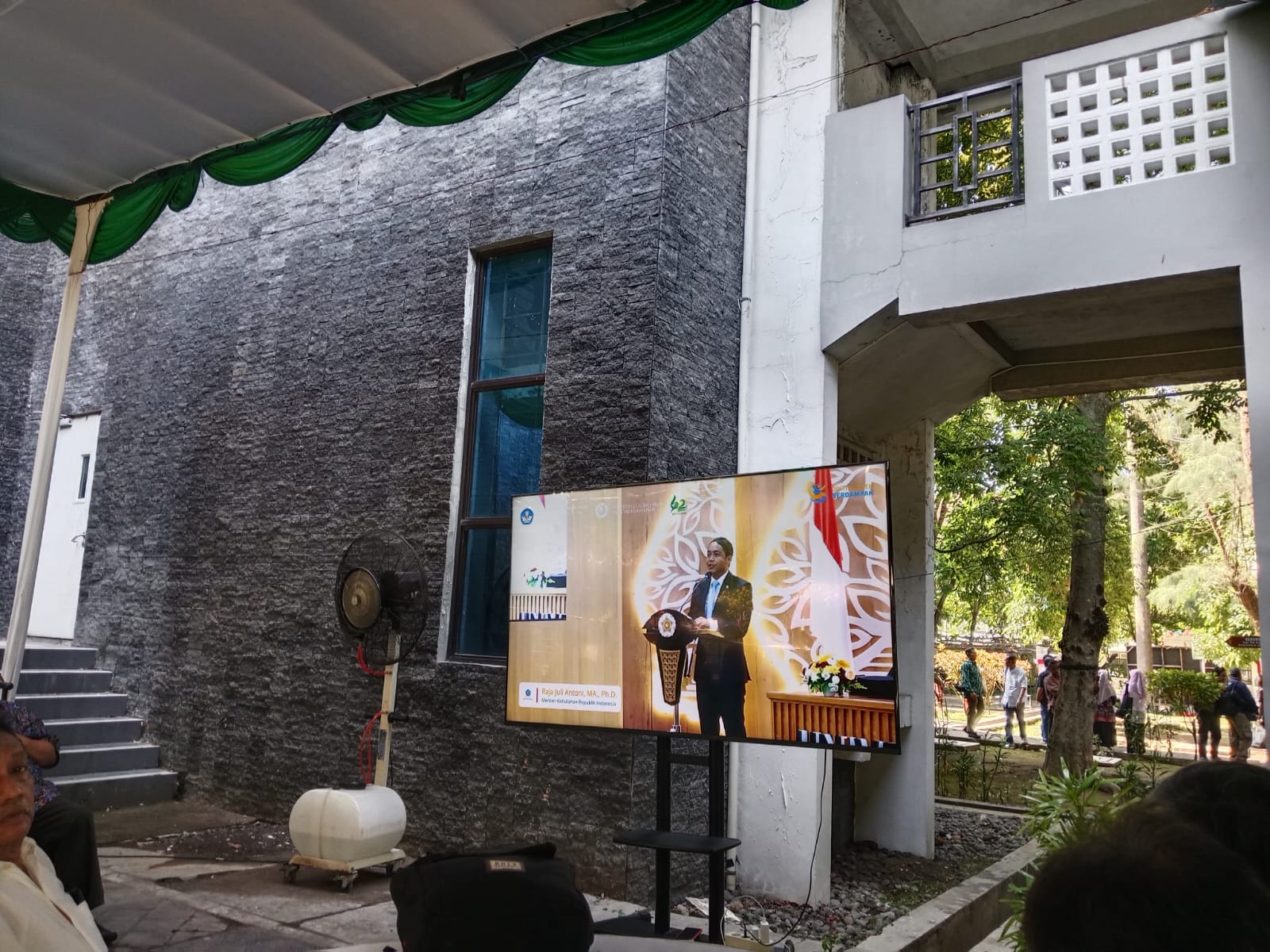 Menteri Kehutanan Raja Juli Antoni