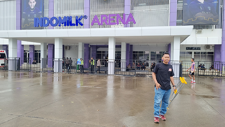 DEMI PSIM: Haryanto, salah seorang pendukung PSIM Jogja asal Wates, Kulon Progo yang kini merantau di Jakarta Timur.