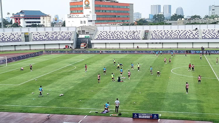 KAWAL: Para pemain PSIM Jogja saat latihan sebelum laga melawan Persita Tangerang.