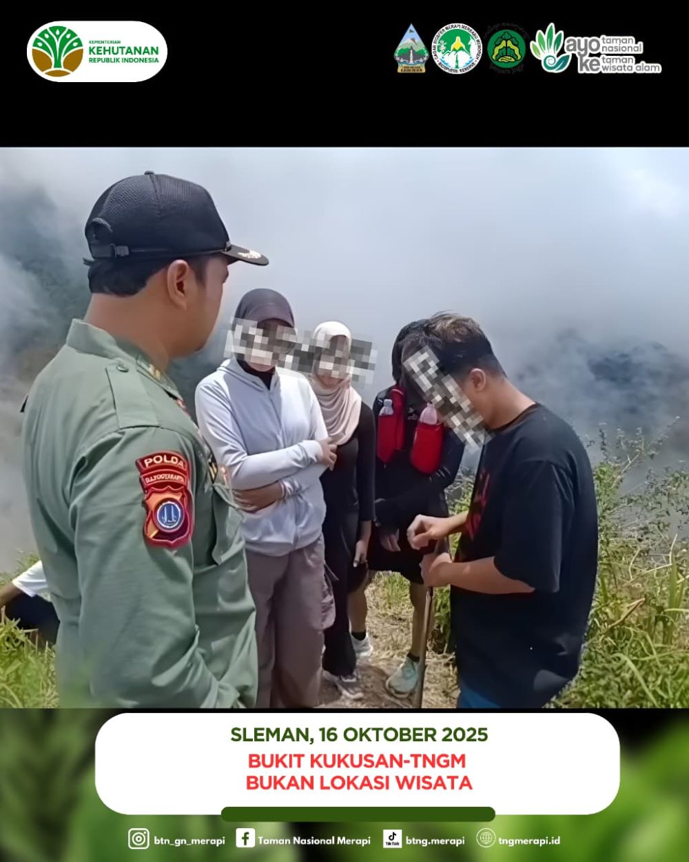 Empat orang yang lakukan pendakian lewati jarak aman