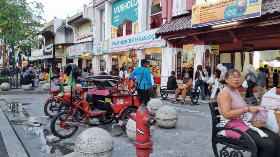 Ilustrasi foto para wisatawan saat mengunjungi kawasan Malioboro Jogjakarta