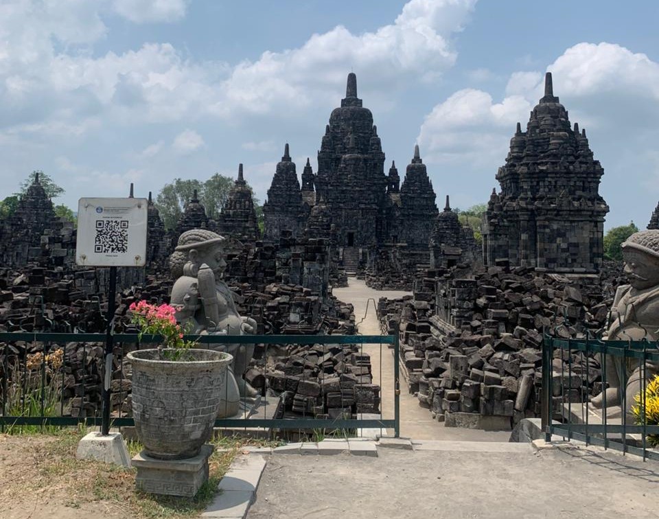 gugusan candi di kawasan Candi Prambanan (dok. Pribadi Ni Made Shinta Aprlayani)