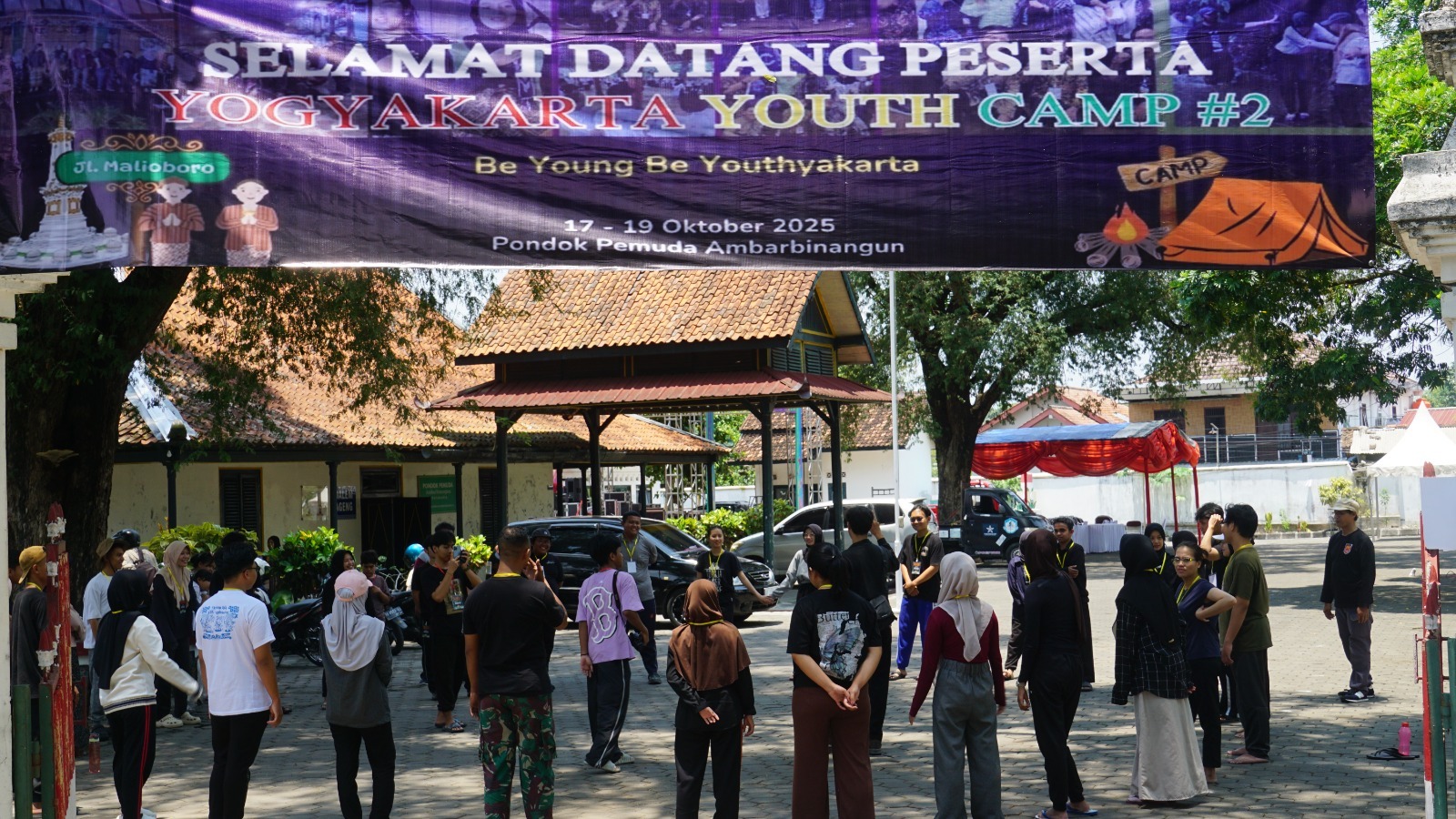 PRIBADI PELOPOR: Sebanyak 50 orang peserta YYC 2025 mengikuti outbond di halaman Pondok Pemuda Ambarbinangun, Kasihan, Bantul, Sabtu (18/10).