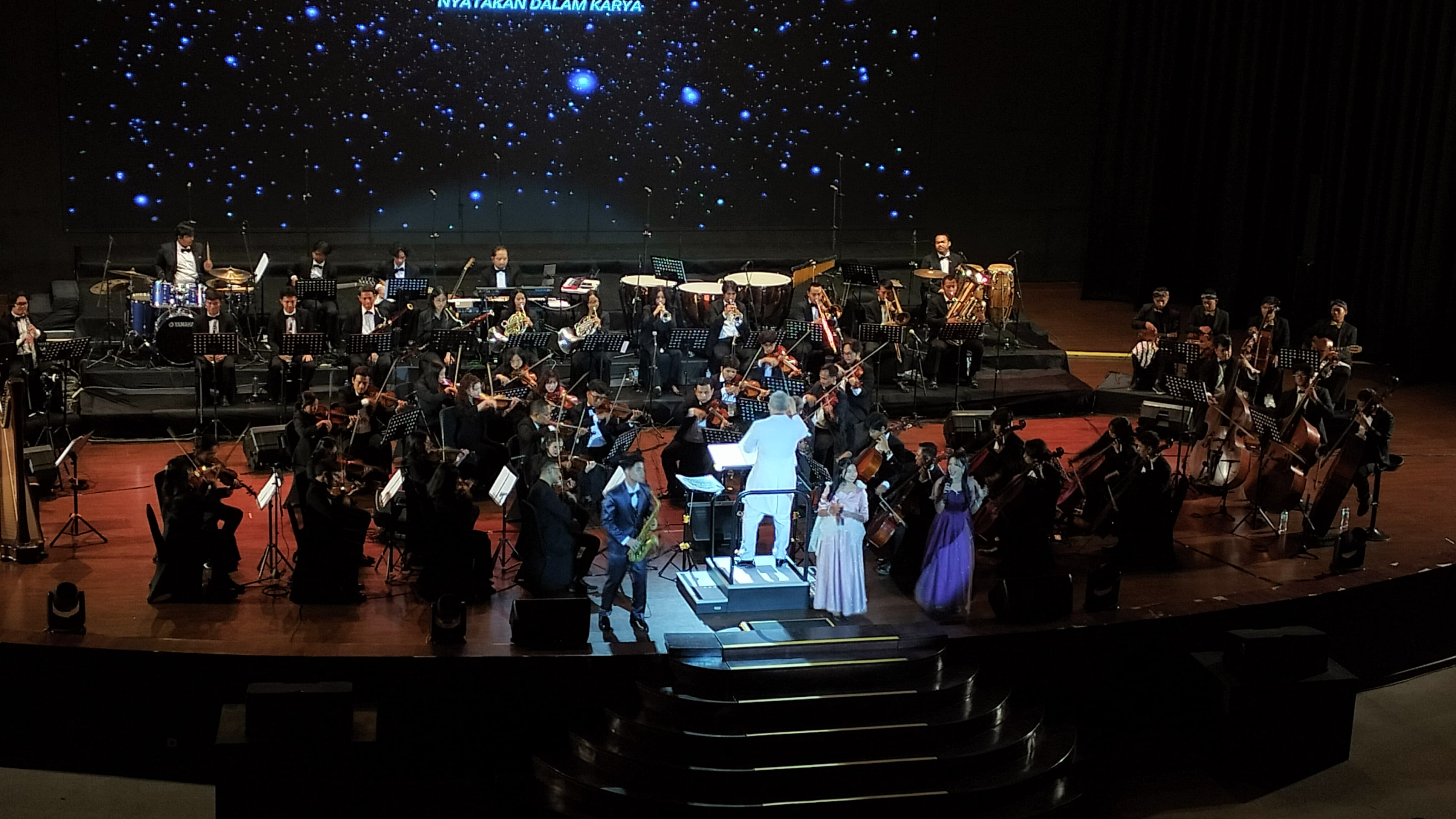 Grego Julius, membawakan 22 lagu karyanya dalam konser bertajuk Doa dan Syukur bersama Grego Julius Orchestra, di Auditorium Driyarkara USD Mrican, Sleman, Sabtu (18/10/2025).