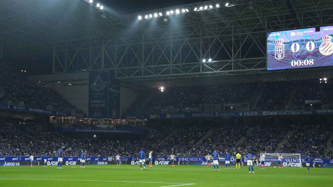 pemain Real Oviedo dan Espanyol sempat hentikan laga di menit awal sebagai bentuk protes ke La Liga