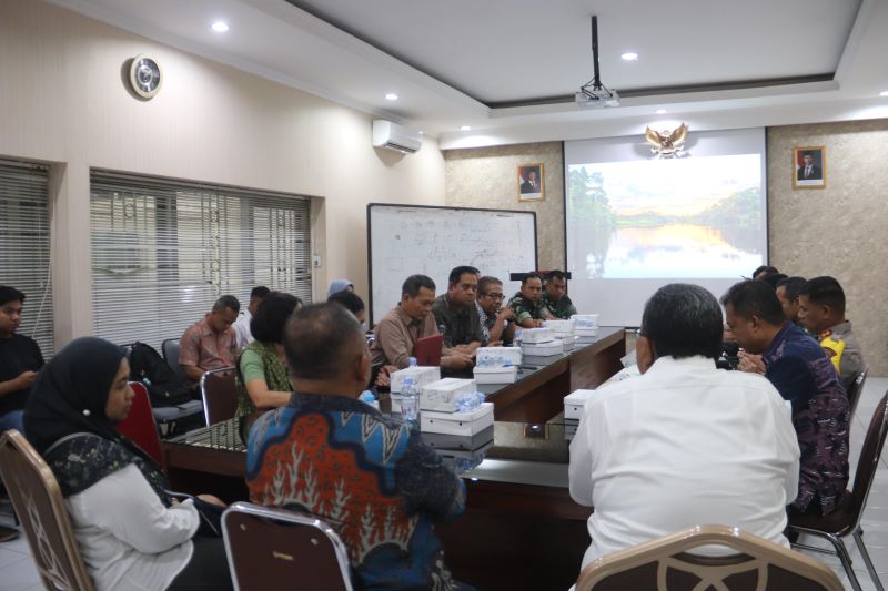 DUDUK BARENG: Rapat pembahasan tuntutan Perkumpulan Penambang Progo Sejahtera (PPPS) bersama jajaran BBWSSO.