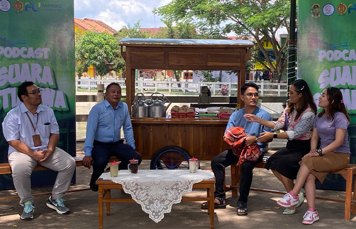 Keterbukaan Rencana Pengadaan: Kabag Pengelolaan dan Pengadaan Barang Jasa Biro PBJ Andi Kurniawan Dharma (kiri baju putih) dan Sekretaris Komisi C DPRD DIY Koeswanto.