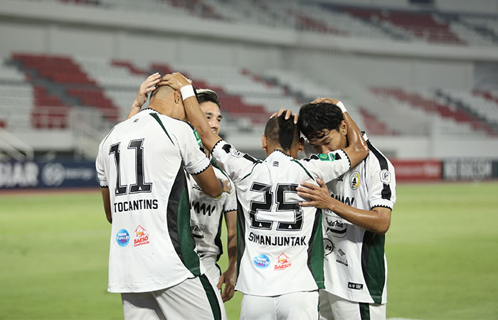 SELEBRASI: Aksi para pemain PSS Sleman saat menghadapi tim PSIS Semarang.