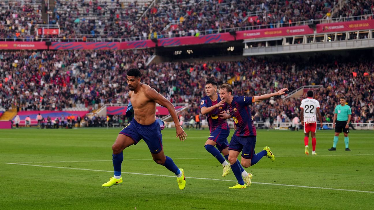 Selebrasi Ronald Araujo setelah mencetak gol kemenangan atas Girona di La Liga