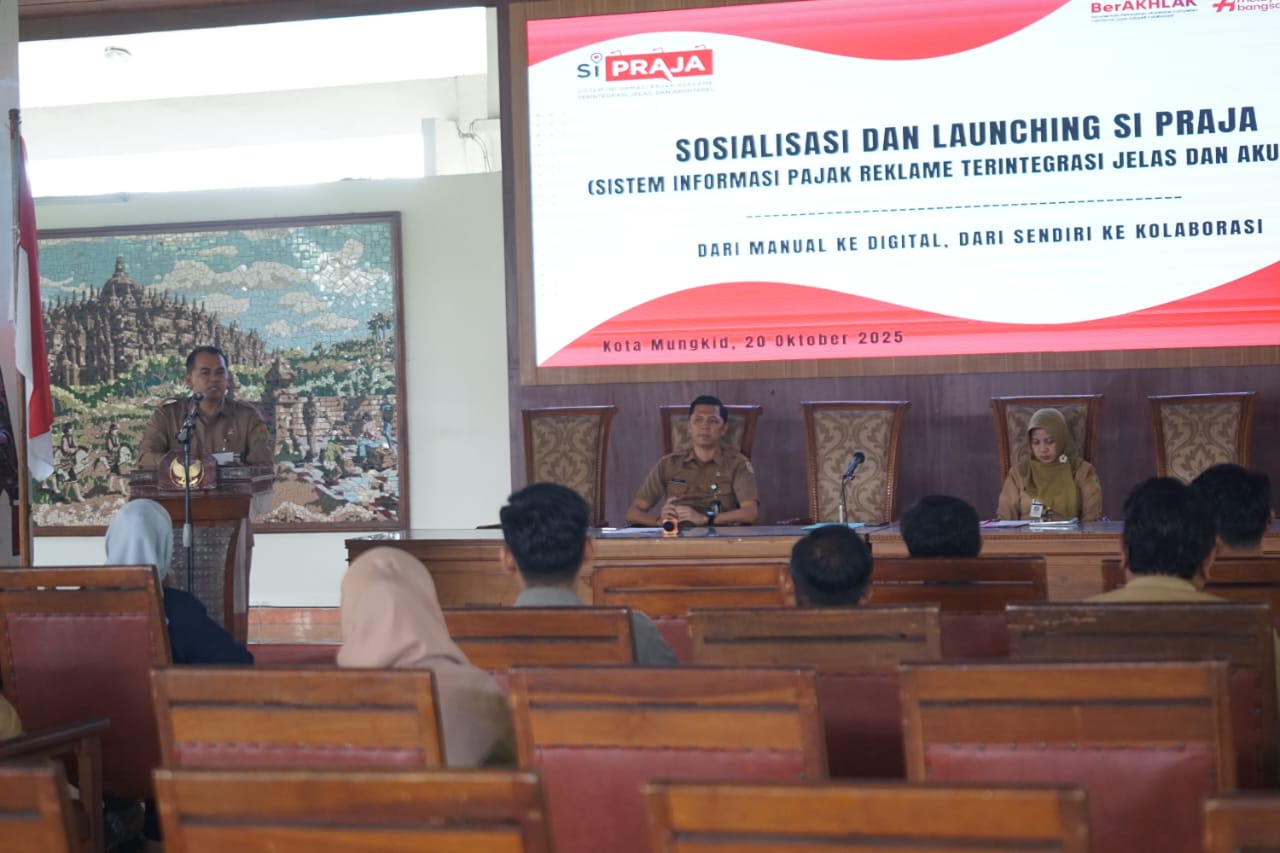 BPPKAD resmi memperkenalkan aplikasi Si Praja di Pendopo drh Soepardi, kompleks Setda Kabupaten Magelang, Senin (20/10).