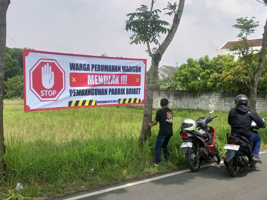 Perwakilan warga Dusun Jogosaran bertemu dengan PT Coco Total Karbon Indonesia untuk membahas rencana pembangunan pabrik briket.