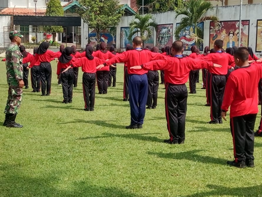 Siswa SRMA 43 Magelang mengikuti PBB untuk menanamkan nilai kedisiplinan.  &nbsp;