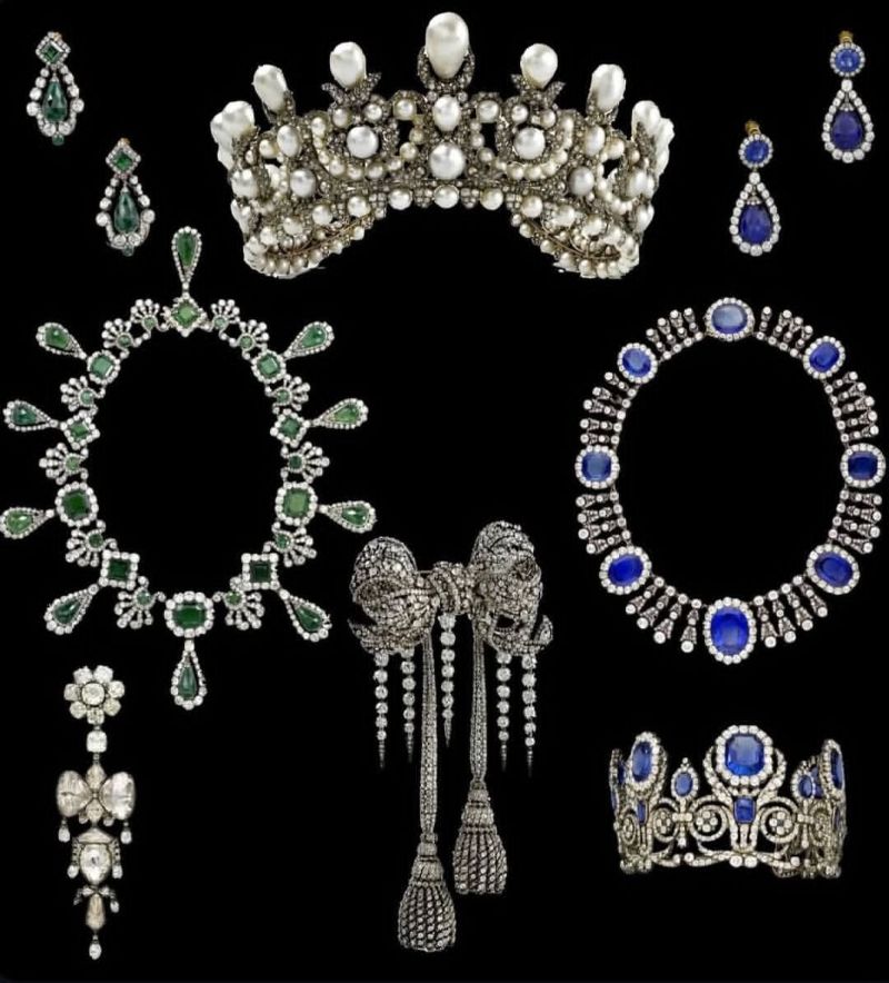 Ilustrasi perhiasan yang dicuri dari Museum Louvre Paris.