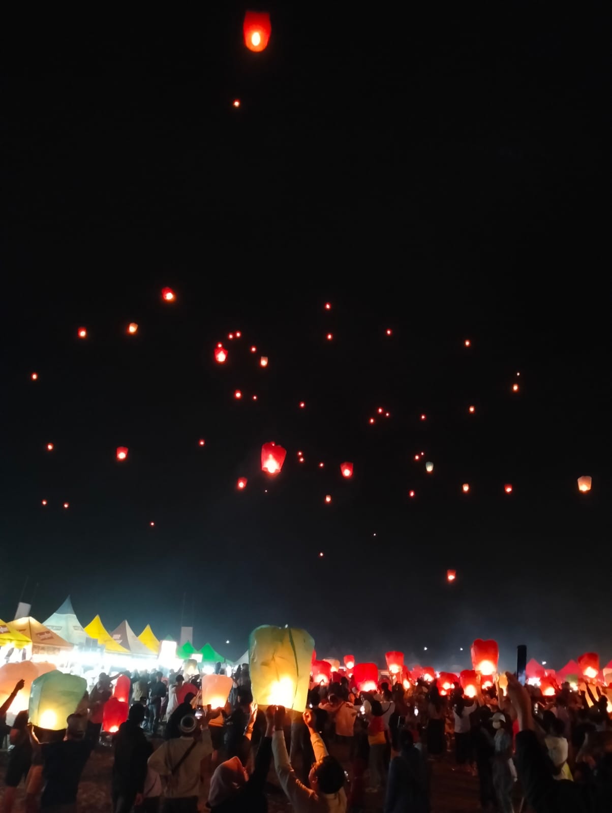 GEMERLAP: Ribuan lampion diterbangkan dalam Festival Lampion Terbang Jogja