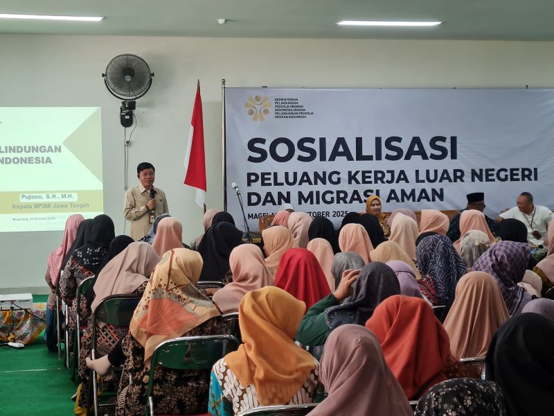 PAPARAN: Kepala BP3MI Wilayah Jateng menggelar sosialisasi sebagai bagian dari upaya memperkuat literasi migrasi aman, Selasa (21/10).