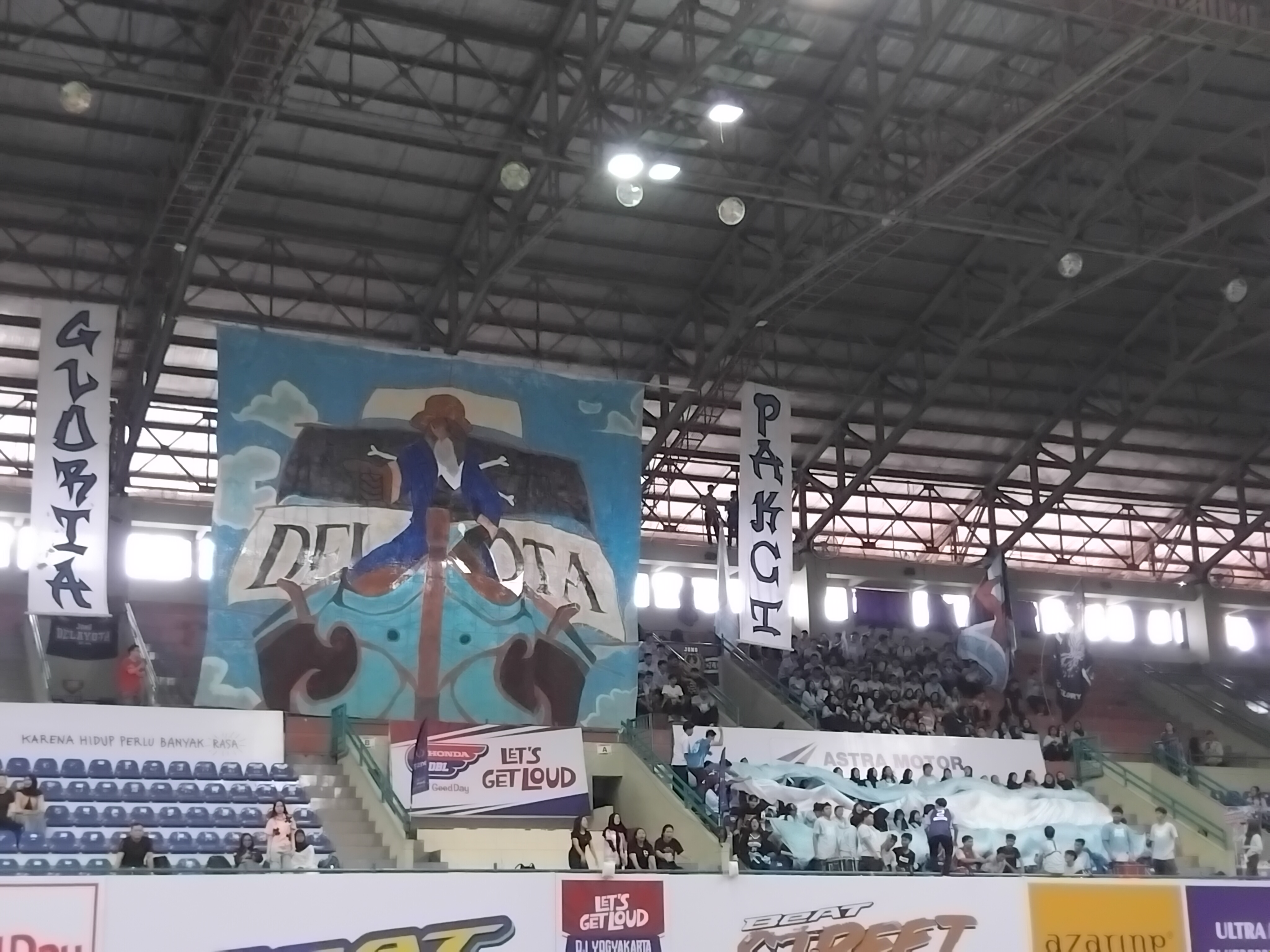 Jong Delayota saat mendukung tim putri SMAN 8 Yogyakarta, Rabu (22/10/2025).