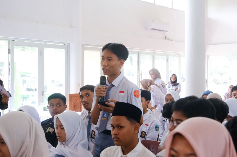 PAPARAN: Siswa Kota Magelang saat mengikuti kegiatan sosialisasi investasi dunia anak di Taman Kyai Langgeng, Rabu (22/10).