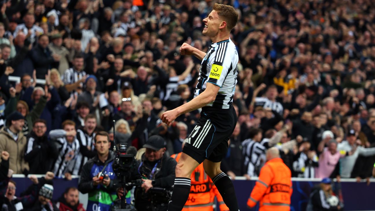 Selebrasi Harvey Barnes setelah mencetak dua gol dalam kemenangan Newcastle United di Liga Champions atas Benfica