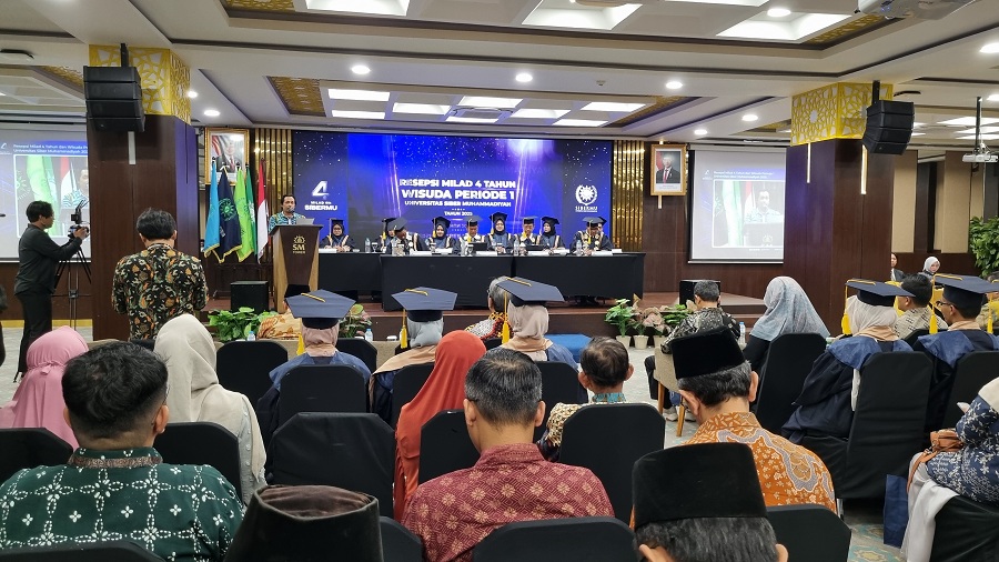 Prosesi wisuda angkatan pertama dari Universitas Siber Muhamadiyah.