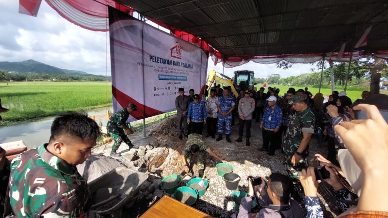 AWALAN: KDMP Kalurahan Kaligintung melakukan peletakan batu pertama gerai toko.&nbsp;