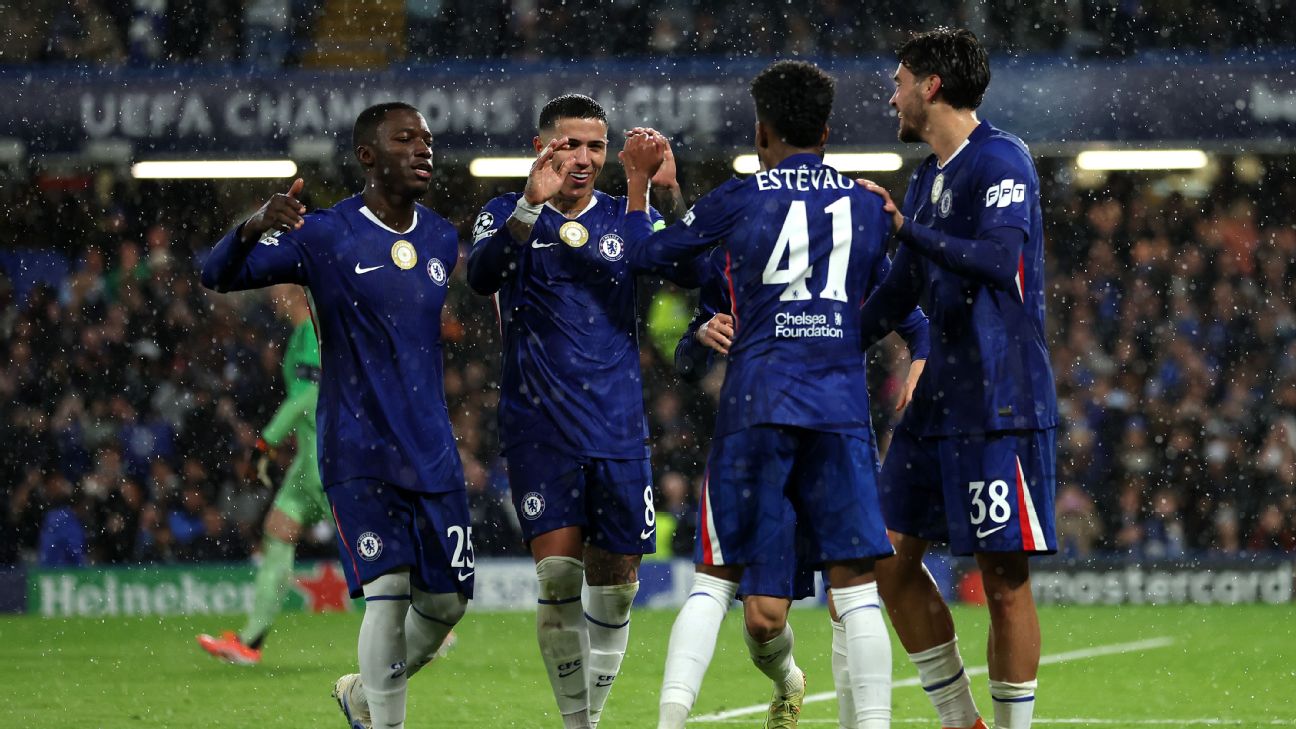 Para pemain Chelsea rayakan kemenangan telak 5-1 atas Ajax di Liga Champions