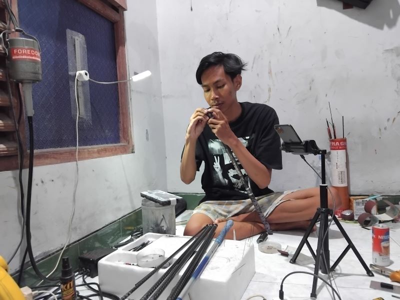 Deny Satriawan, Penjual Joran Custom