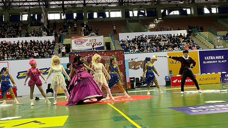 Tim dance Blazer Of Glory saat tampil di GOR UNY, Jumat (24/10/2025).