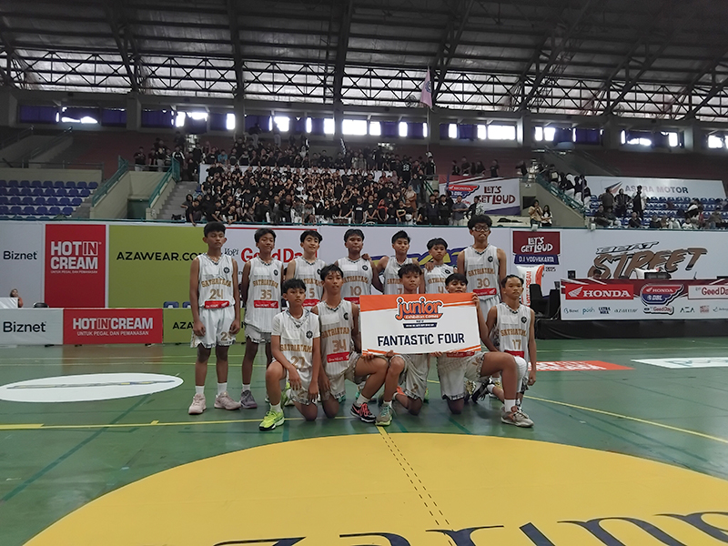 Tim putra SMPN 6 Yogyakarta saat berfoto bersama.