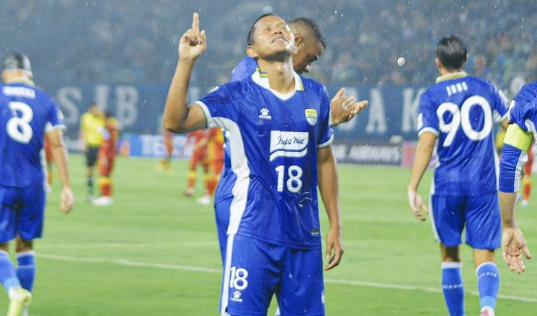 Selebrasi Adam Alis Setyano setelah mencetak gol pembuka Persib dalam kemenangan 2-0 atas Selangor FC di ACL Two