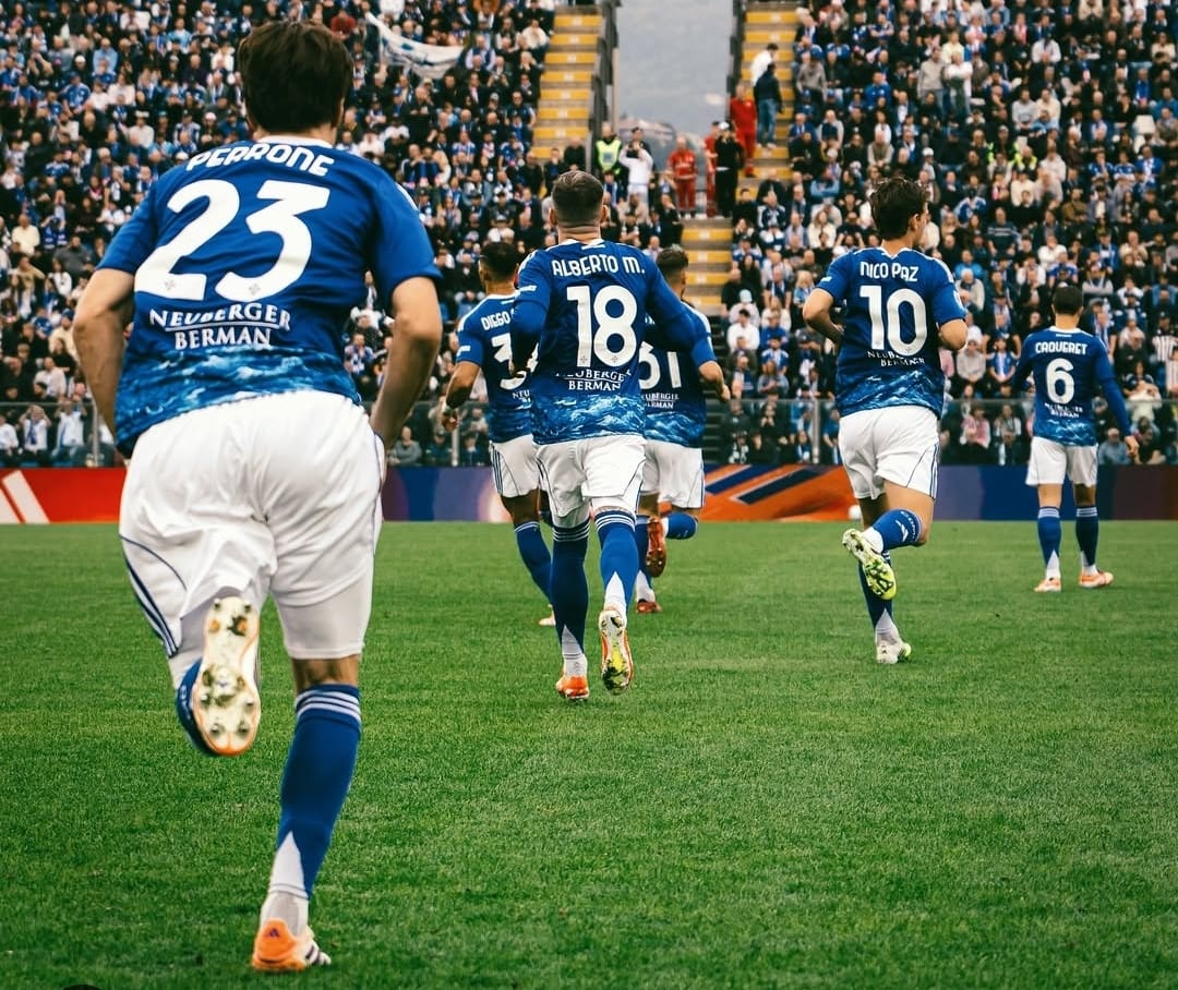 Para pemain Como saat rayakan kemenangan atas Juventus di Serie A