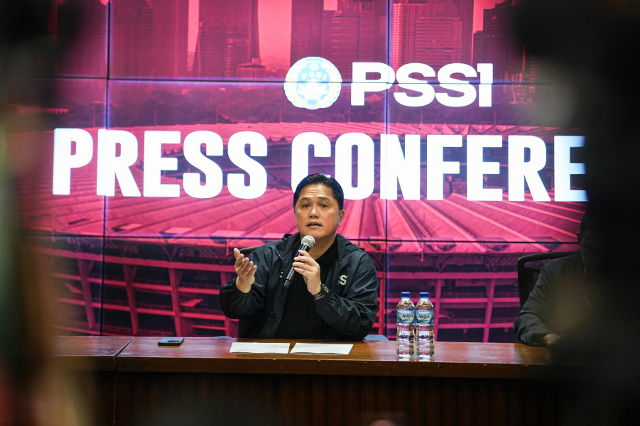 Kemenpora yang juga Ketum PSSI, Erick Thohir dalam pres conference