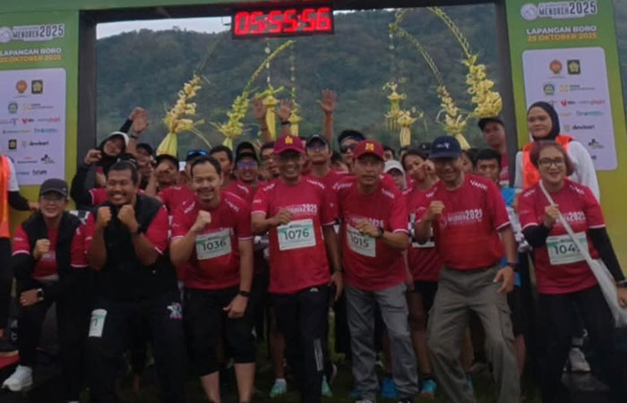 RUTE MENANTANG: Peserta bersiap-siap mengikuti Fun Run 5K dan Fun Walk 2,5 dalam Jelajah Ruang Menoreh 2025 di lapangan Banjarasri, Kalibawang, Kulon Progo. Banyak kegiatan berlangsung.