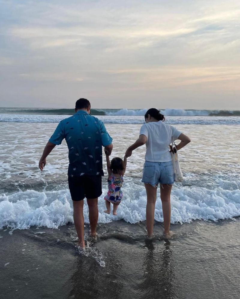 MOMEN BERSAMA: Raisa bersama Hamish dan Zalina.